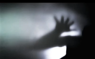 «Job en Gaza», de Juan Argelina. Cuando la poesía deja de ser adorno y se convierte en puñetazo.